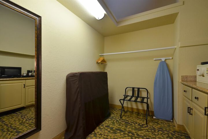 Best Western The Inn & Suites Pacific Grove