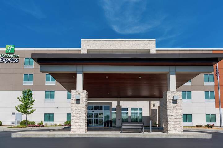 Holiday Inn Express Calhoun South by IHG