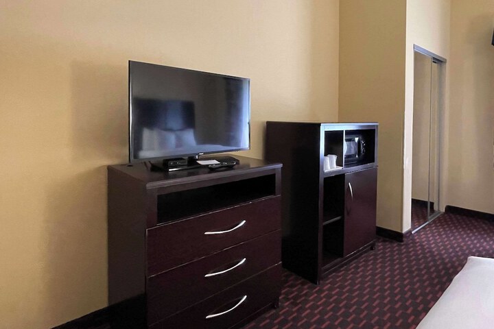 Comfort Suites Altoona North