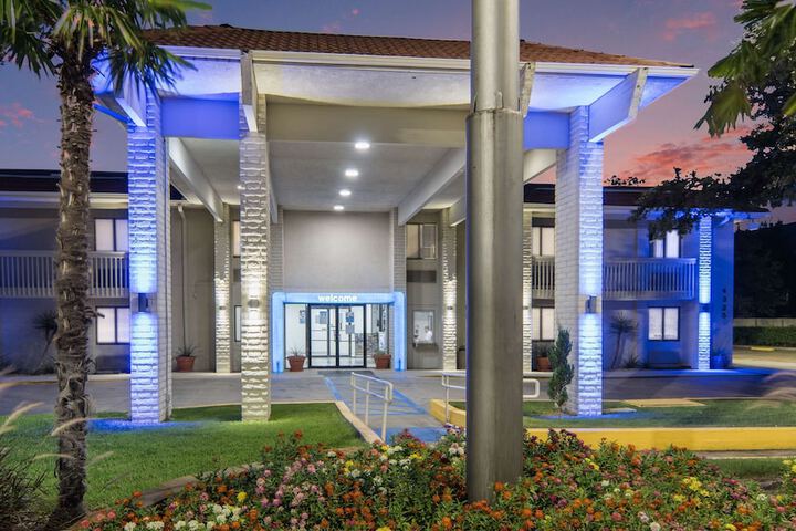 Hotel 10 of 40