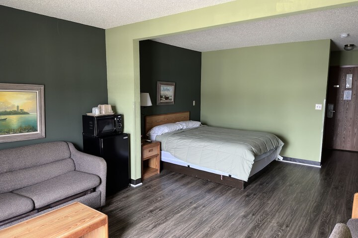 Room 66 of 80