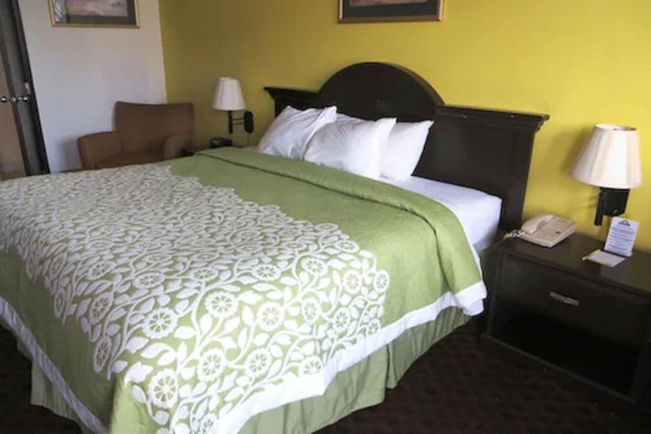 Room 22 of 37