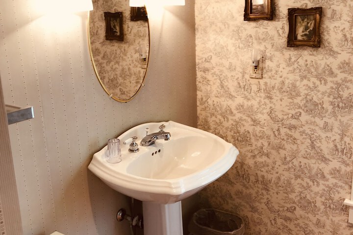 Room 18 of 52