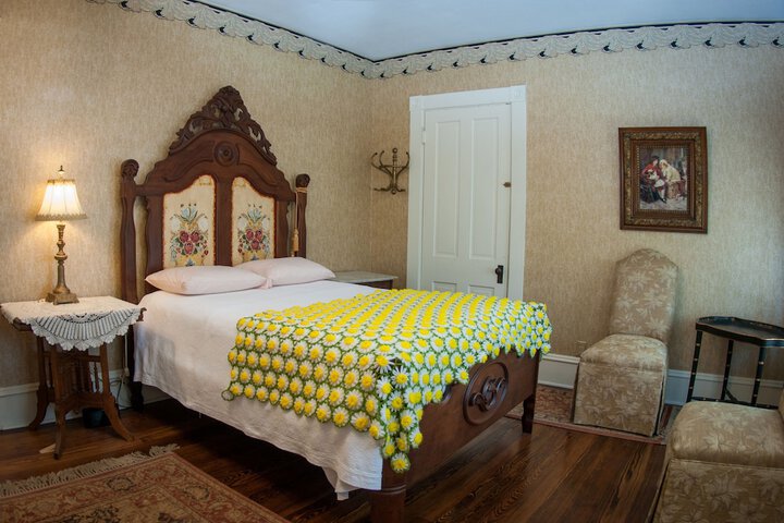 Room 9 of 13