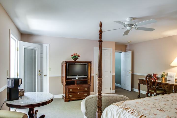 Room 25 of 102