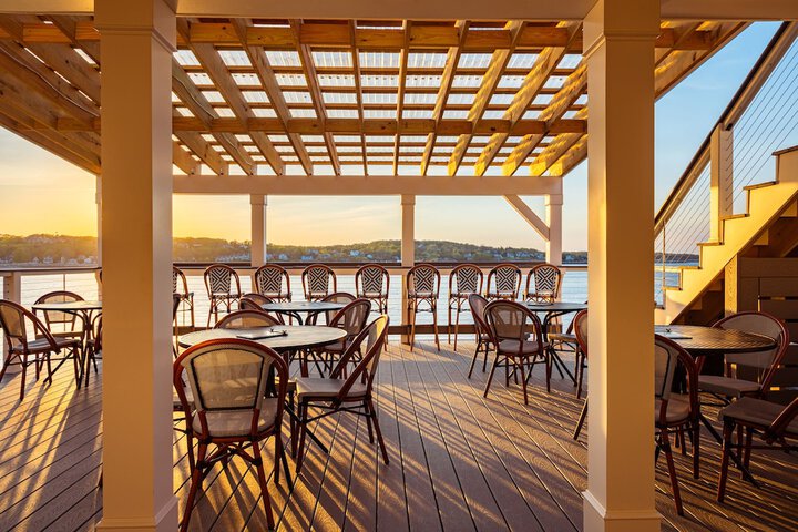 Bearskin Neck Motor Lodge
