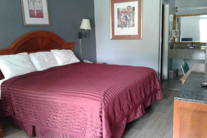 Room 9 of 25