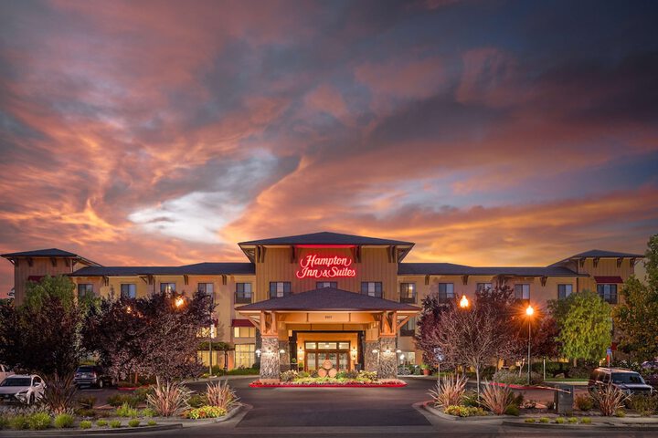 Hotel 2 of 51