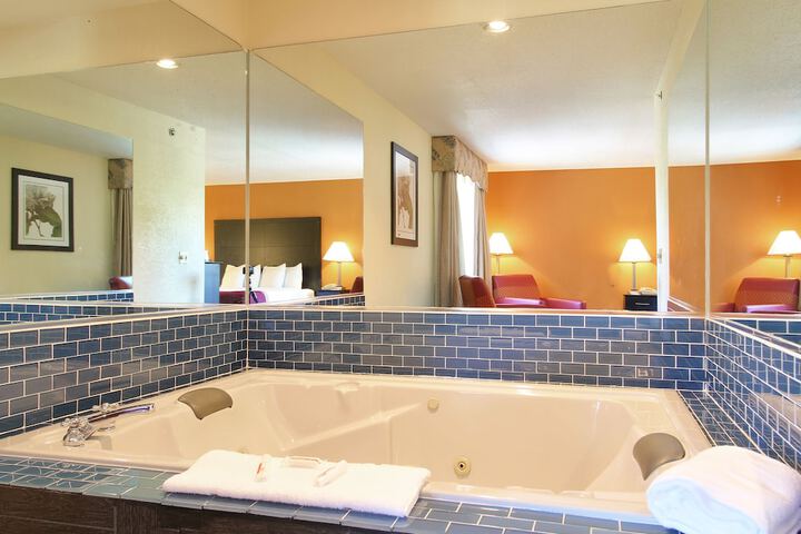 Hot Tub 44 of 47