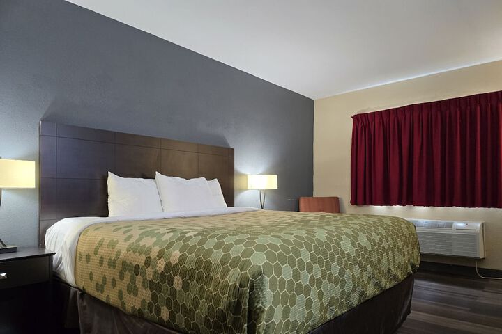 Econo Lodge Inn & Suites Mason City - Clear Lake