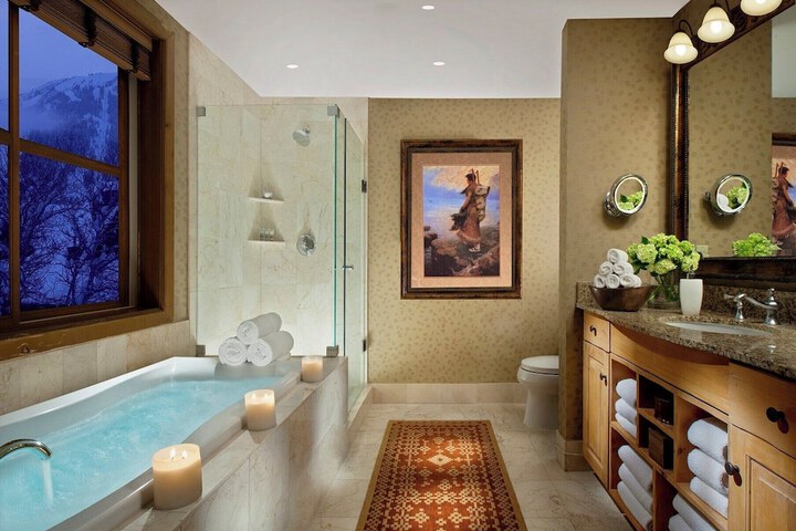 Room 25 of 48