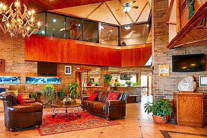 Best Western Plus Saddleback Inn & Conference Center