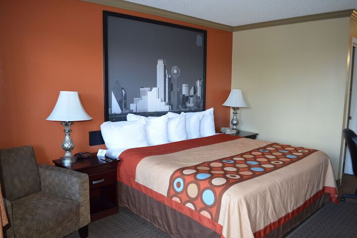 Room 6 of 16