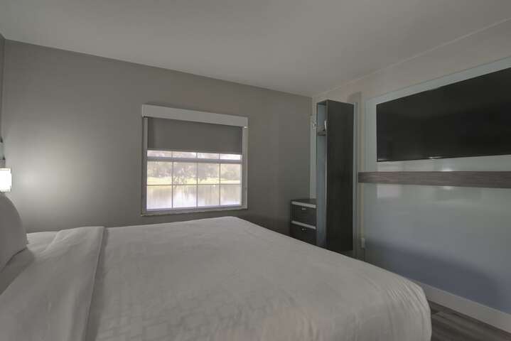 Room 51 of 73