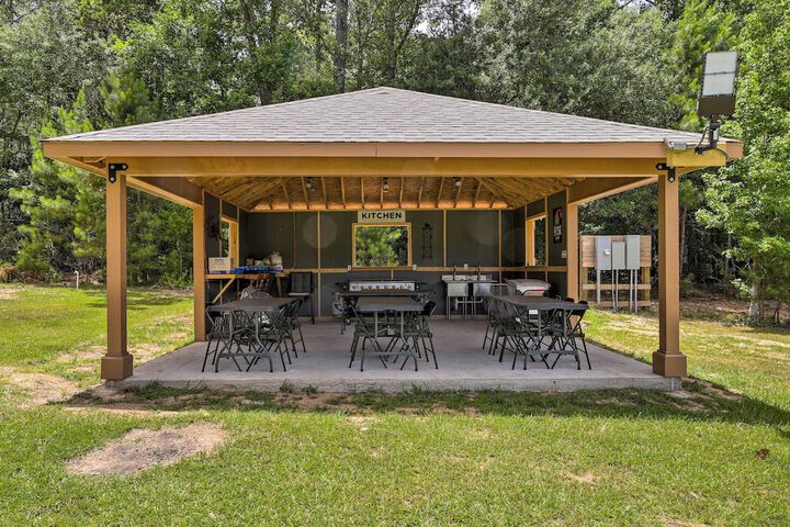 Stylish Woodville Cabin: Fishing Dock Access!