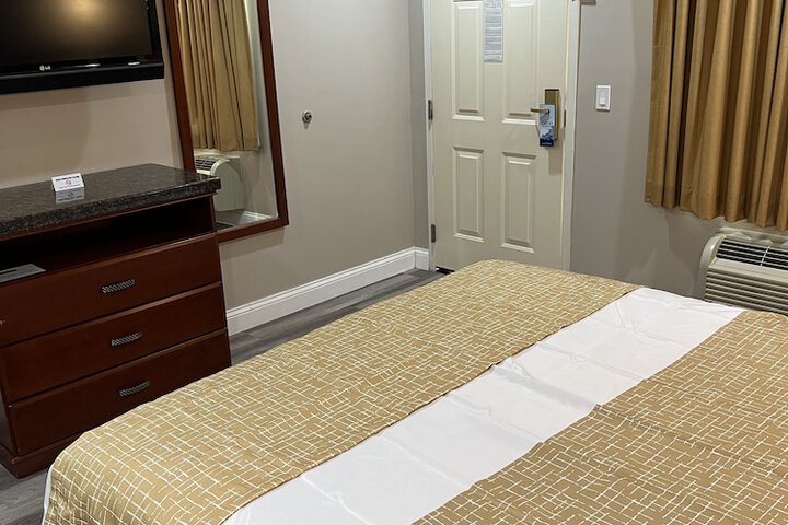 Room 18 of 25