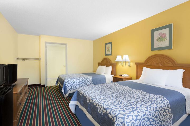 Room 7 of 16