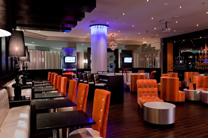 Lounge 50 of 57