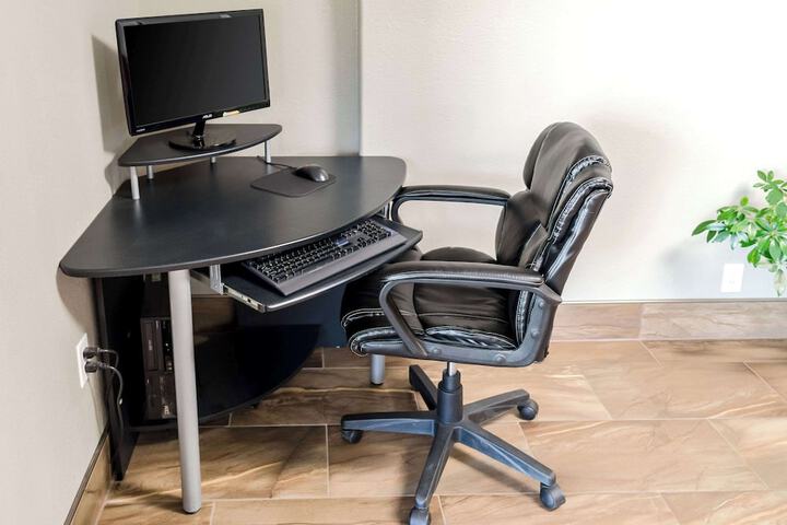 Business Center 46 of 51