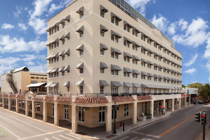 Hotel 4 of 151