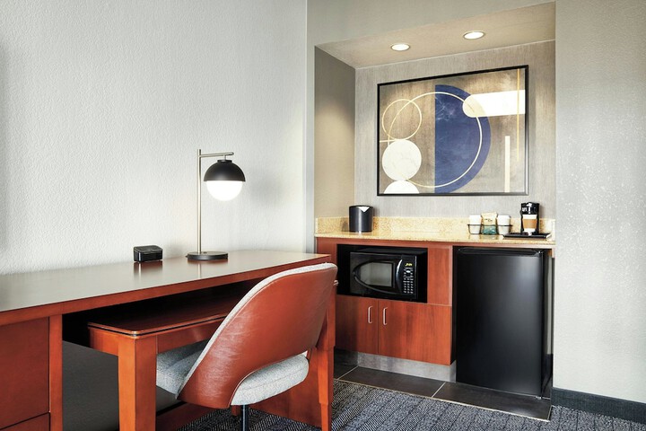 Courtyard by Marriott St. Louis Westport Plaza