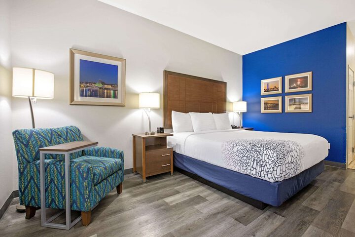 Room 30 of 48