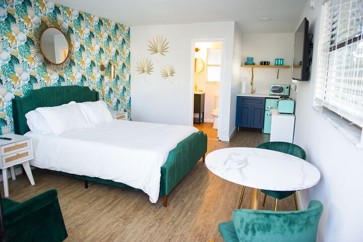 Room 104 of 128