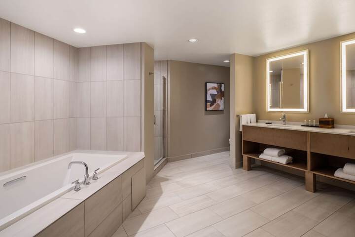 Room 21 of 53