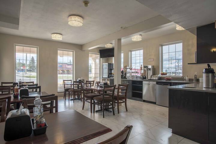 Ramada by Wyndham 100 Mile House