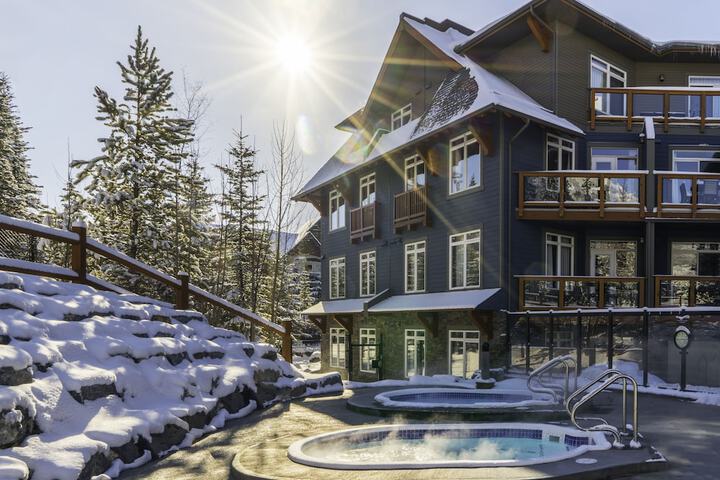 Blackstone Mountain Lodge by CLIQUE