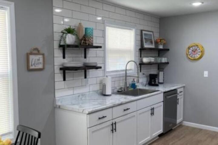 Birdie Mae - 2 bedroom House in DT Hamilton