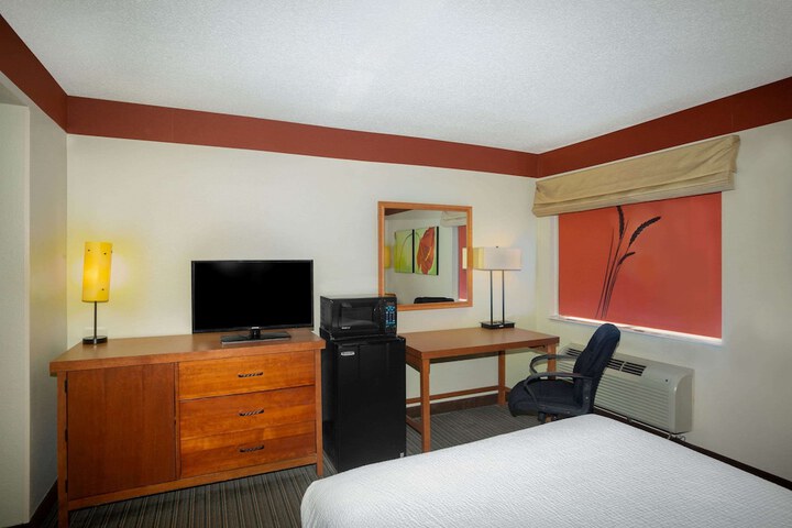 Room 9 of 30