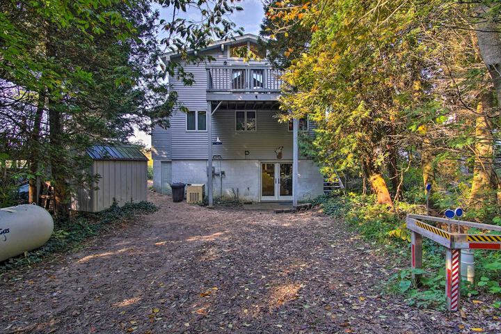 Lakefront Montague Cottage w / Deck & Beach!