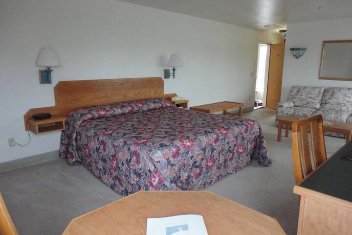 Room 13 of 35