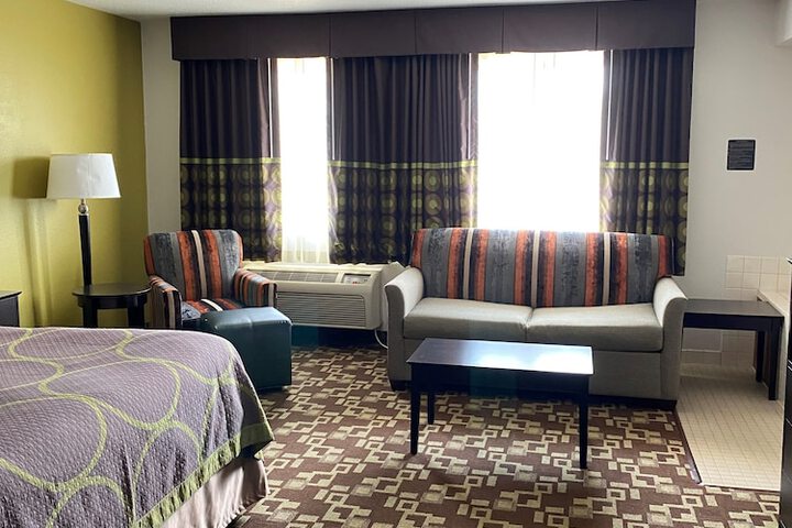 Super 8 by Wyndham Independence IA