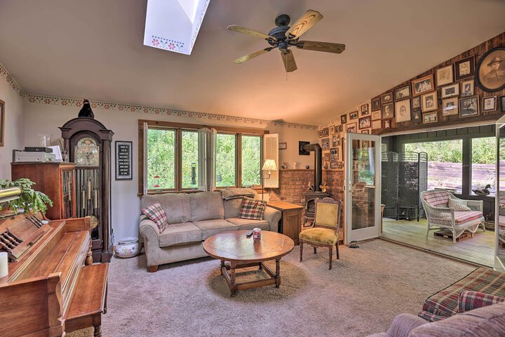 Serene Lodi Escape w / Deck: Boat Hike & Sip!