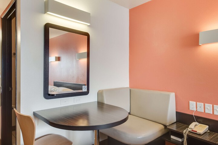 Room 15 of 36