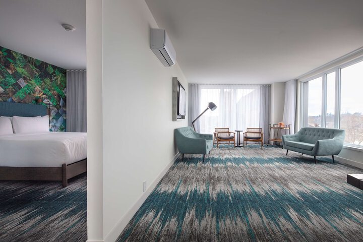 Room 21 of 37