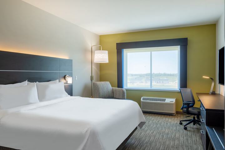 Holiday Inn Express & Suites Watertown by IHG