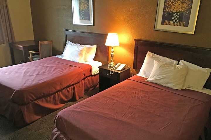 Room 7 of 12