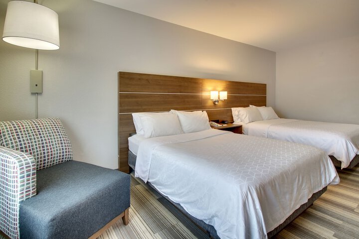 Holiday Inn Express & Suites Laurel by IHG