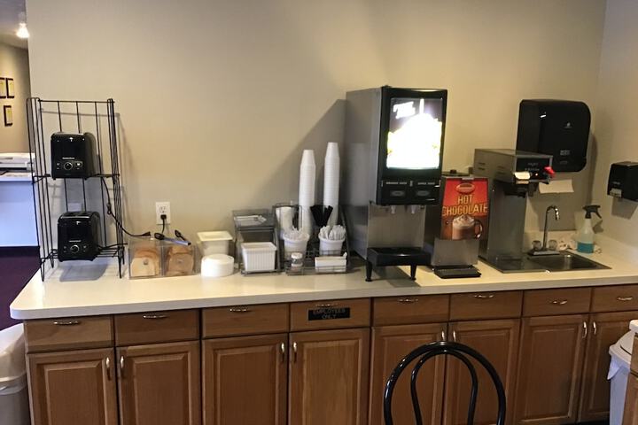 Breakfast/Coffee Service 25 of 35