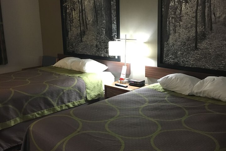 Super 8 by Wyndham Pella