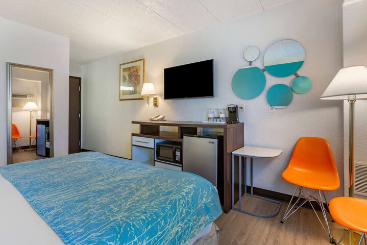 Room 28 of 41
