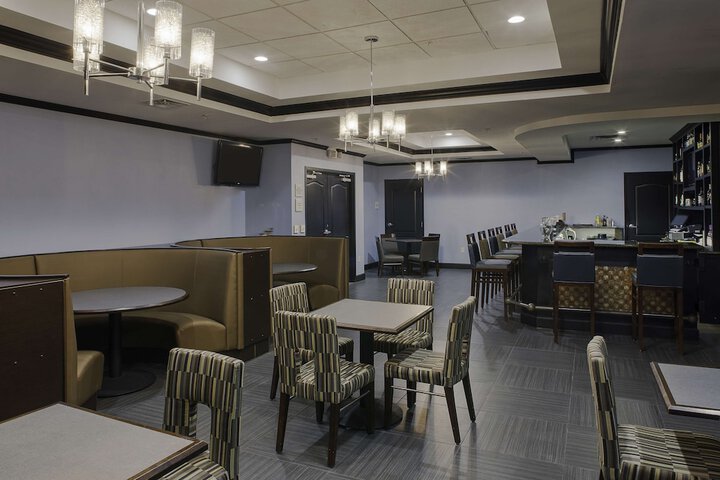Lounge 62 of 68