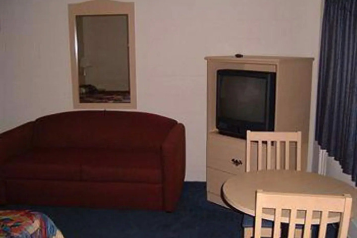 BUDGET MOTEL