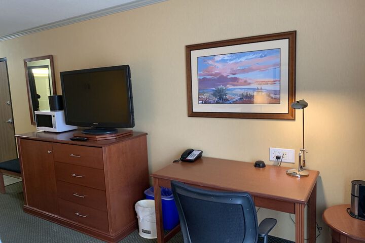 Merit Hotel & Suites