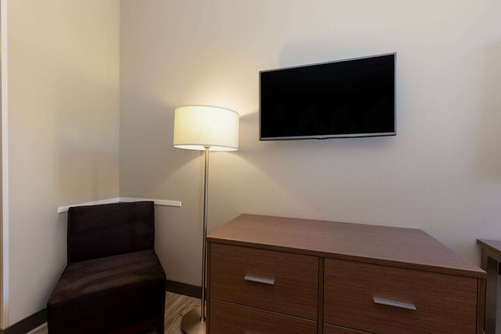 Room 17 of 33