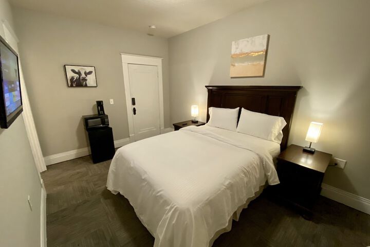 Room 9 of 34