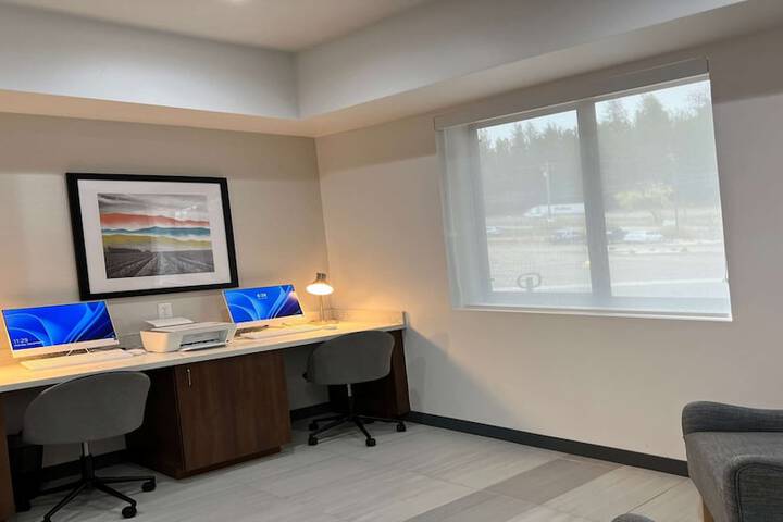 Business Center 30 of 31